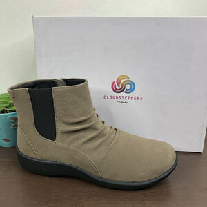NEW Clarks Cloudsteppers Sillian Rima Ankle Boots Women's Size 6W, Sage